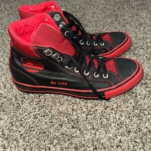Custom Chuck Taylor converse no lies